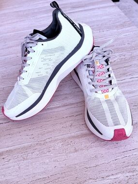 4T2 running shoes.